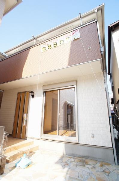 Local appearance photo. All three sections of the subdivision. Ikeda Station walk is 4 minutes of the property.
