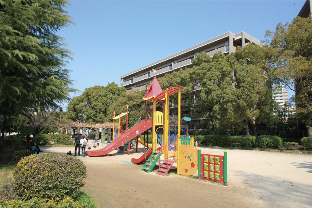 park. Ishibashi 862m walk 11 minutes of Ishibashi park to park, Full of fun play equipment for children to rejoice