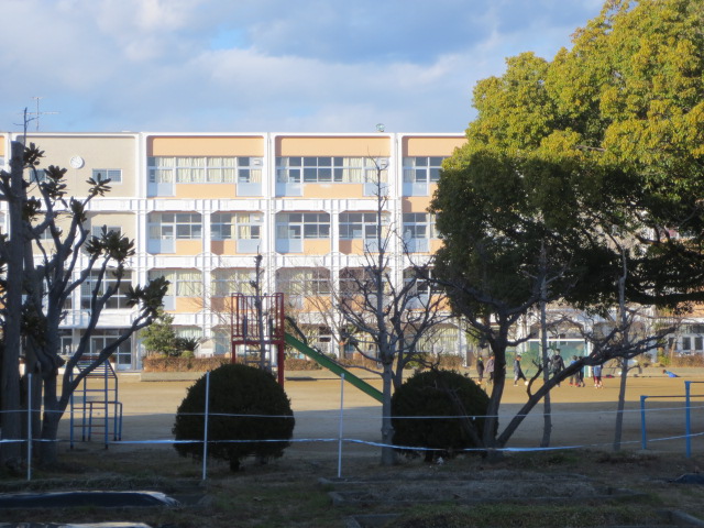 Primary school. 363m until Ikeda Municipal kimono elementary school (elementary school)