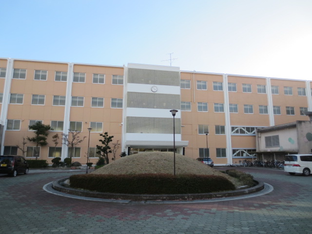 Primary school. 854m until Ikeda Municipal kimono elementary school (elementary school)