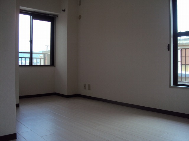 Living and room. White flooring stylish 6.2 Pledge Western-style