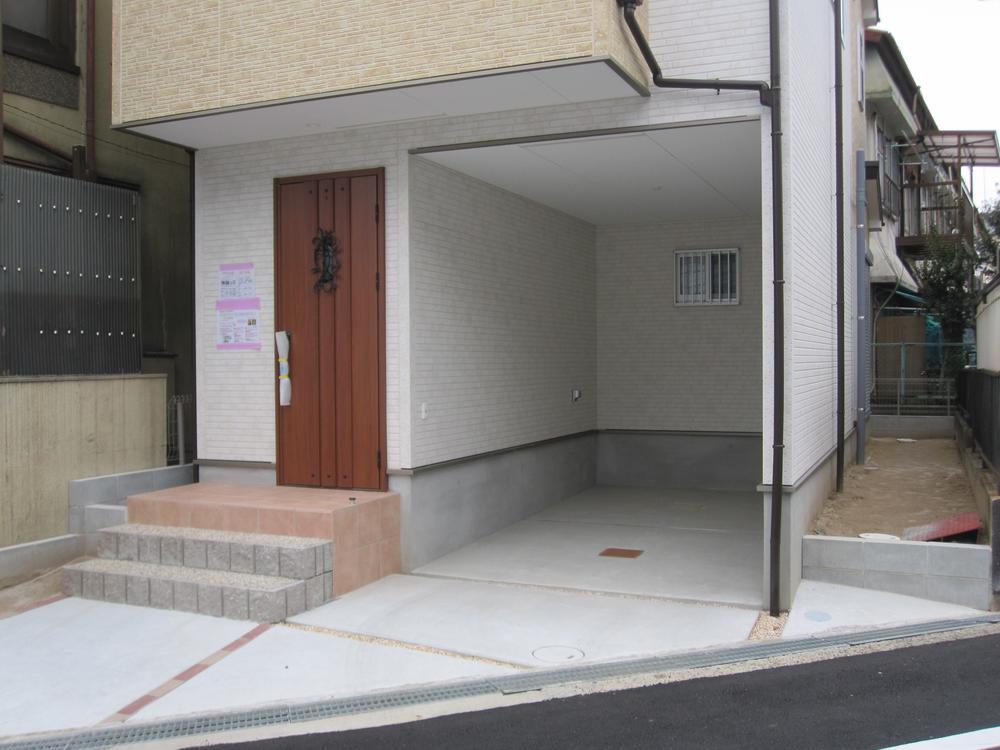 Parking lot. High roof car stop right loose ~ .