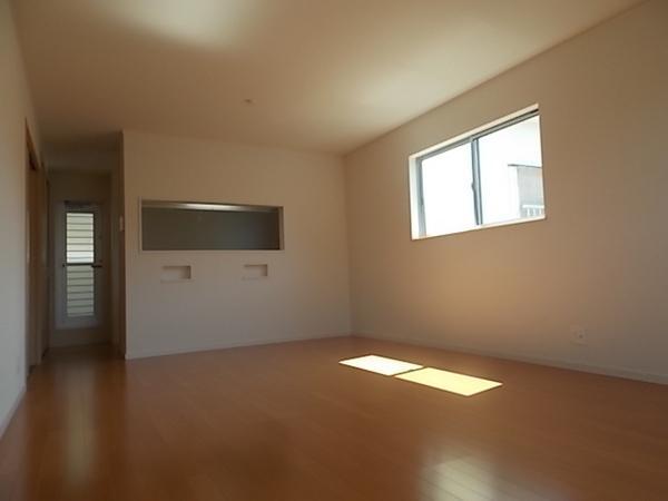 Living. LDK is spacious 18 tatami the available!