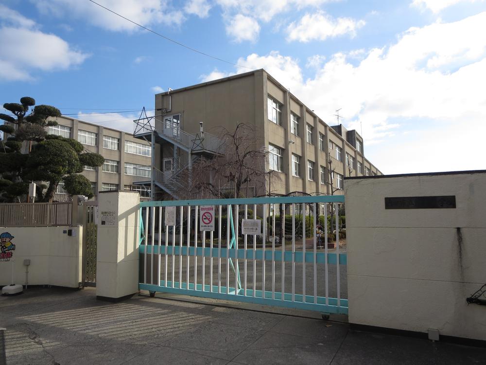 Primary school. Walk is 8 minutes of Midorigaoka elementary school.