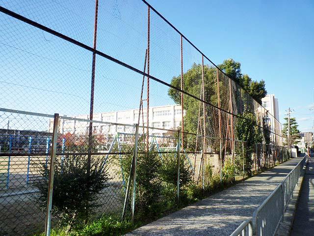 Primary school. 661m until Ikeda Municipal kimono Elementary School