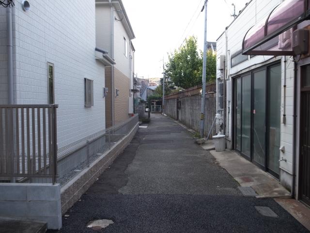 Local photos, including front road. North front road