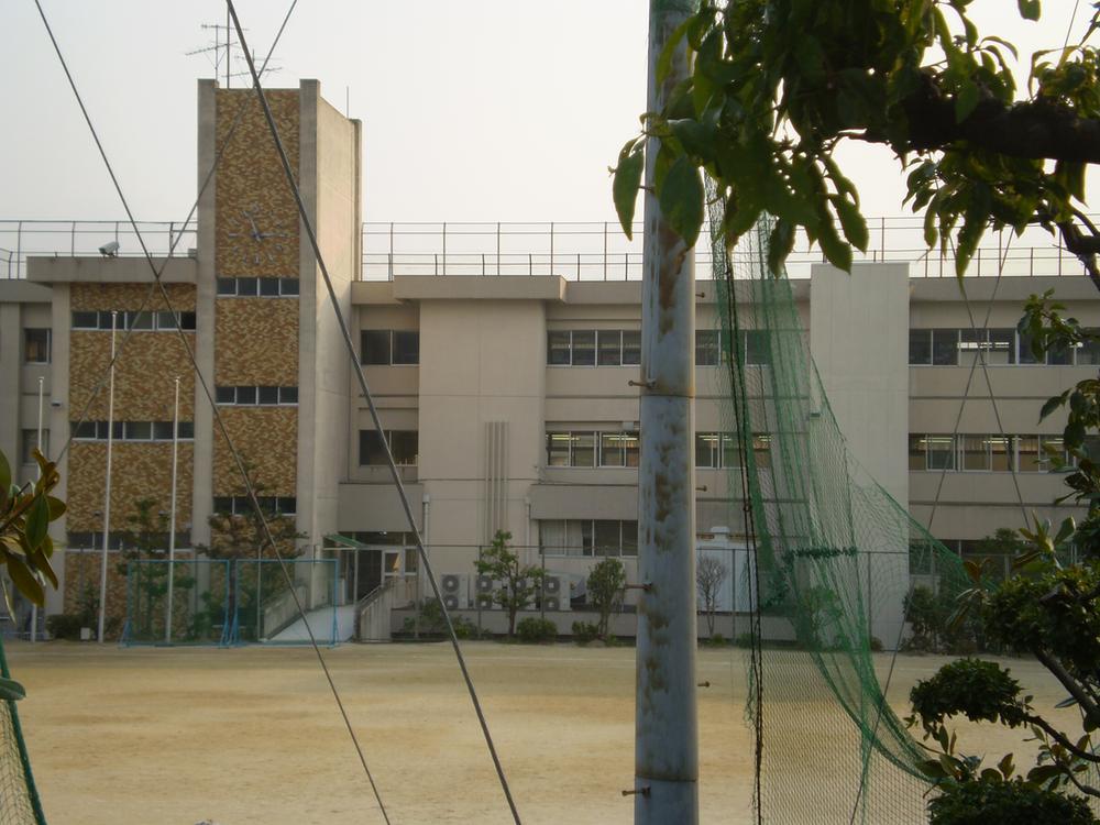 Junior high school. Ikeda Municipal Ishibashi Elementary School