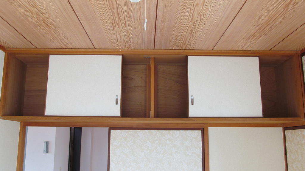 Receipt. Western style room, Storage is attached in the vicinity of the Japanese-style room of each ceiling