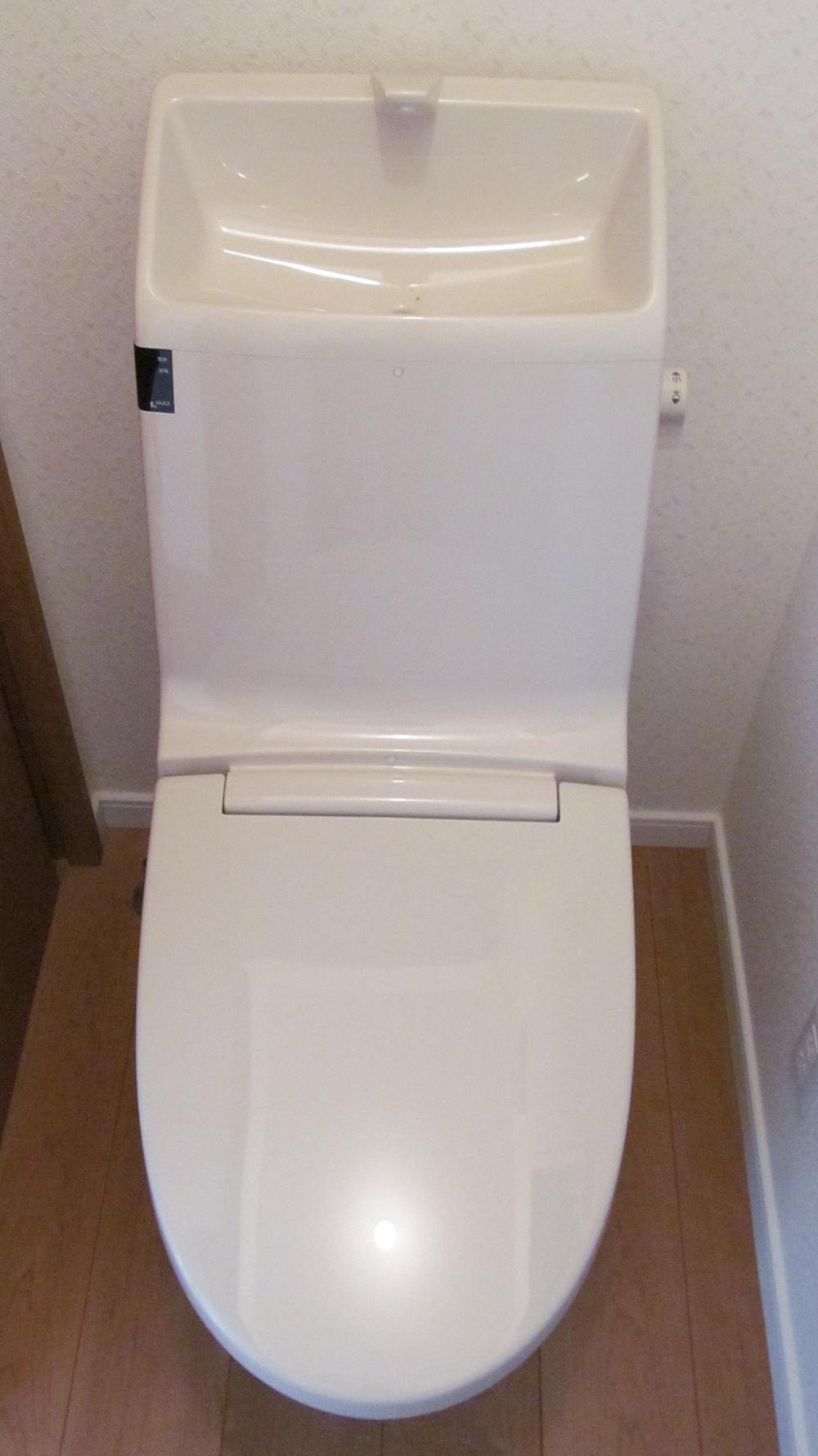 Toilet. It's with toilet is happy Washlet.