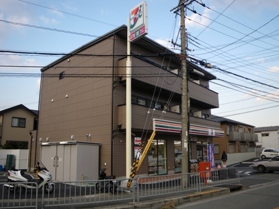 Convenience store. 230m to Seven-Eleven (convenience store)