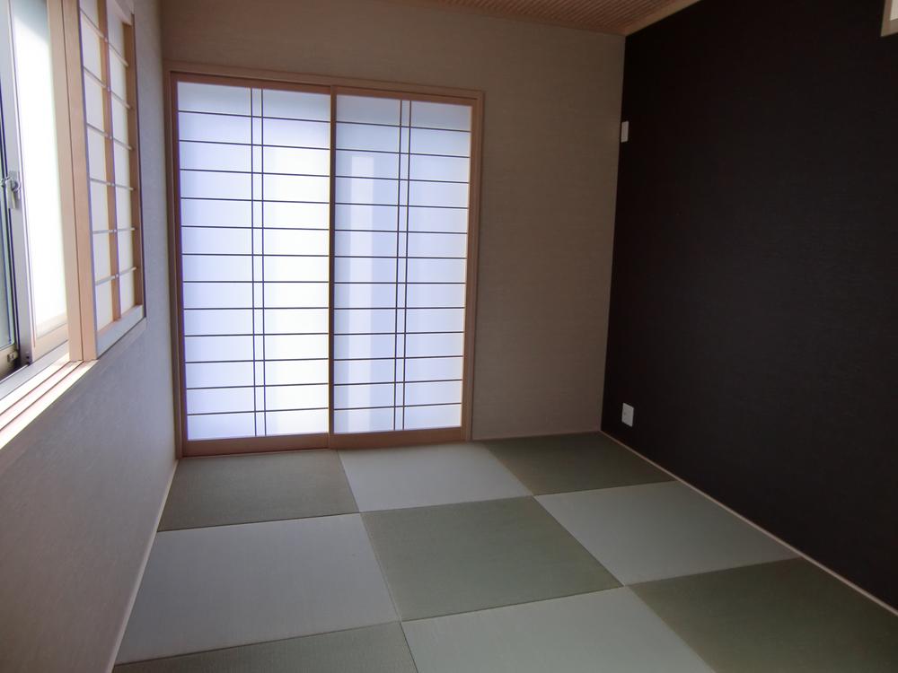 Non-living room. Japanese-style room with a modern Ryukyu tatami (same specifications)