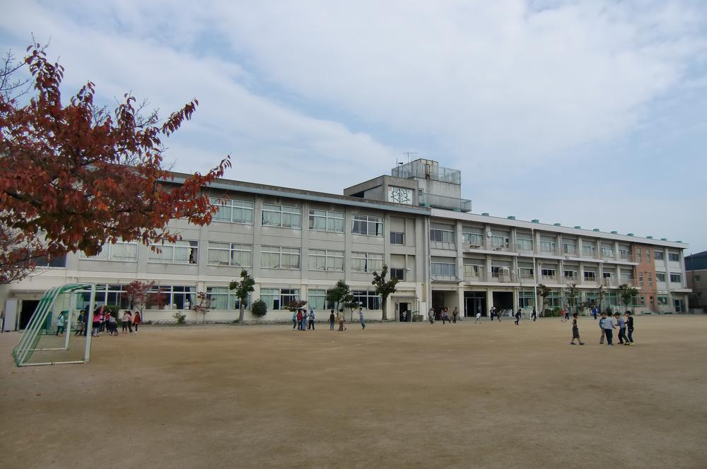 Primary school. 1000m until Ishibashi elementary school <choose elementary school ・ Midorigaoka Elementary School>