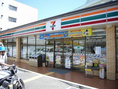 Convenience store. Seven-Eleven (convenience store) to 400m