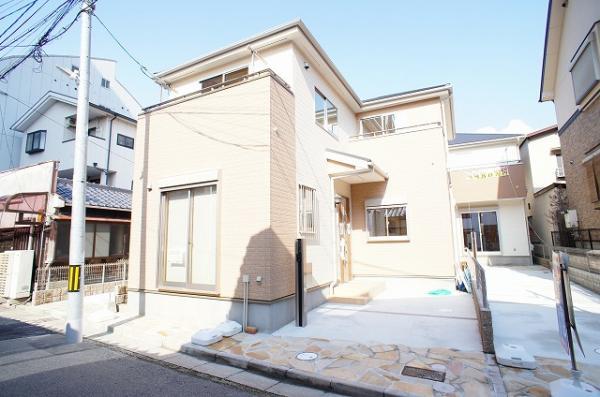 Local appearance photo. All three is a subdivision of the compartment. Ikeda Station walk is 3 minutes of the property.