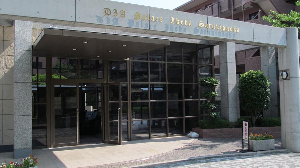 Entrance. Local (June 2013) Shooting