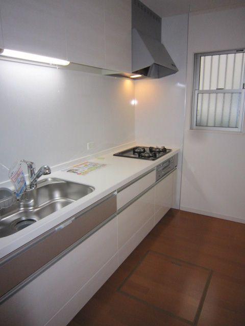 Same specifications photo (kitchen). ● Silent sink ・ Artificial marble top plate