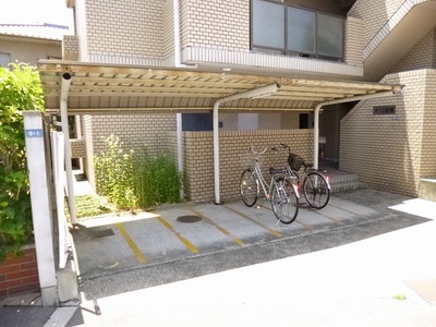 Other common areas. Bicycle parking space. 