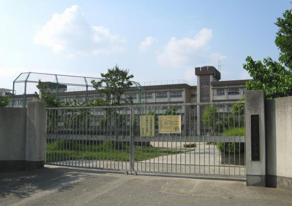 Primary school. 390m to the north Toshima elementary school