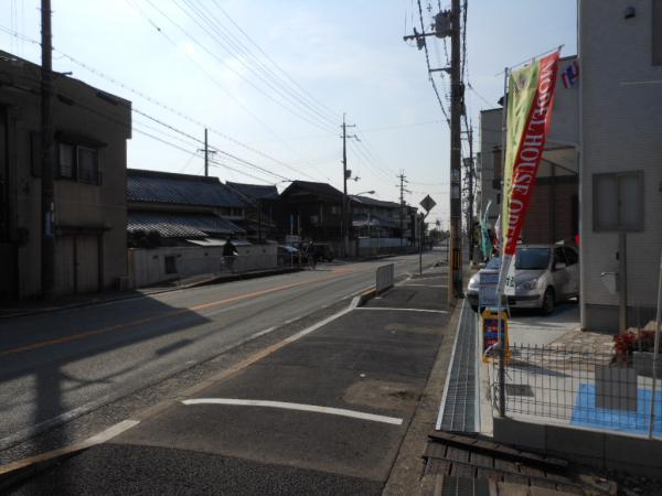 Local photos, including front road.  ■ Frontal road ■  Front road is widely, Sunlight will pour and Shanshan.