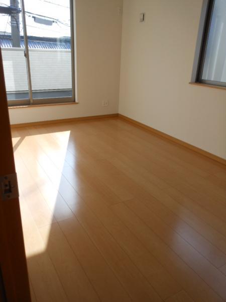 Non-living room.  ■ 2 Kaiyoshitsu ■  Flooring of Western-style. Storage is also available and easy life.