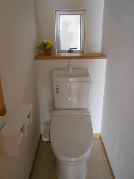 Non-living room.  ■ toilet ■  Toilet space to have a clear. It is a bit of shelf is happy.