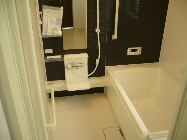 Same specifications photo (bathroom)