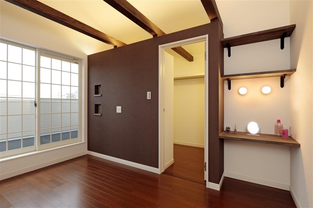 Building plan example (introspection photo).  [Our construction cases] The third floor of a walk-in closet in the Western-style. Katazuki you clean without placed the furniture because it can be storage of large capacity. Built-in desk You can also use a variety and or makeup.