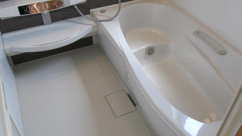 Bathroom. Easy to dry the floor in a big tub. System bathroom of function-oriented