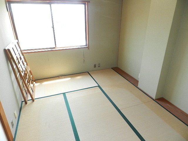 Living and room. Good Japanese-style per yang