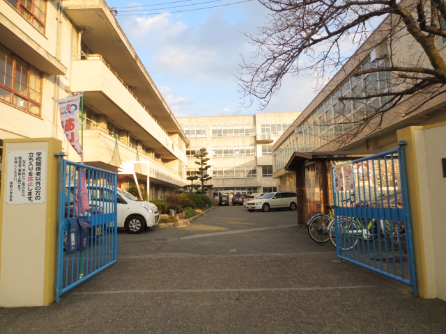 Primary school. Ikeda Municipal Hatano to elementary school (elementary school) 891m