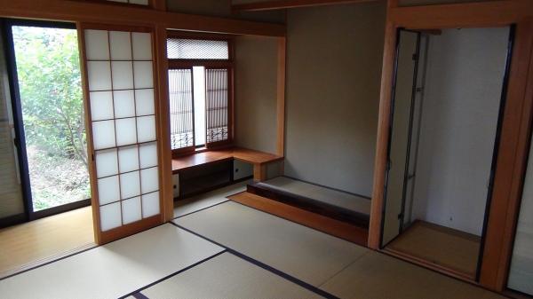Other introspection. First floor 8 Pledge of Japanese-style beds and Buddhist altar room, Also it has a drawing room. 