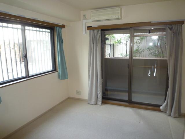 Non-living room. Indoor (11 May 2013) Shooting