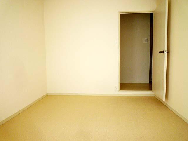 Non-living room. About 6.5 Pledge Western-style