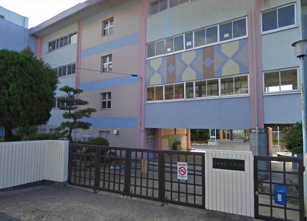 Junior high school. 1900m to Ikeda City Shibuya junior high school