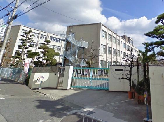 Primary school. 870m until Ikeda City Midorigaoka Elementary School