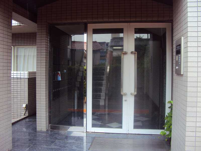 Security. The entrance of the peace of mind the apartment in the auto-lock