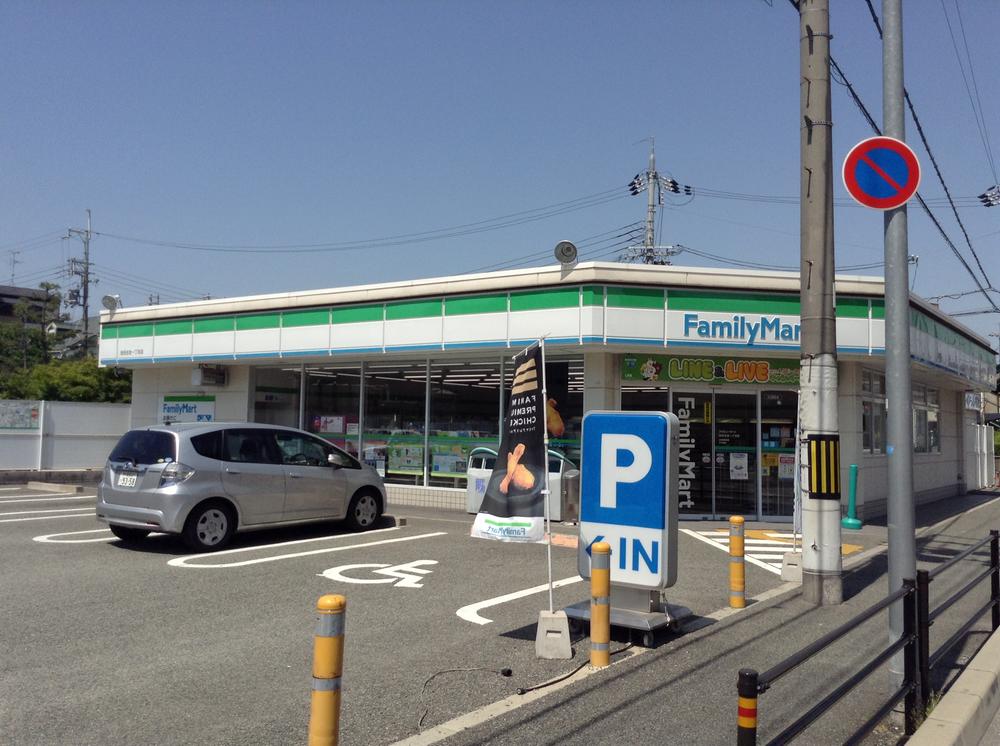 Convenience store. FamilyMart Ikeda Sumiyoshi 885m up to one-chome