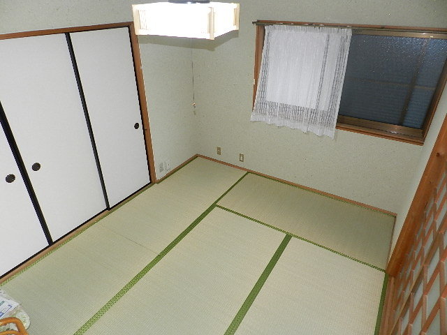 Living and room. Tatami is also beautiful