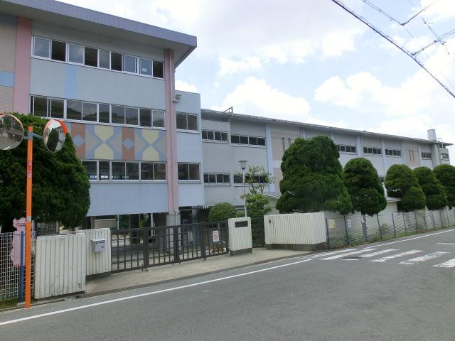 Junior high school. 750m to Shibuya junior high school