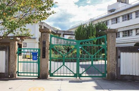 Primary school. Hakuta to elementary school 670m