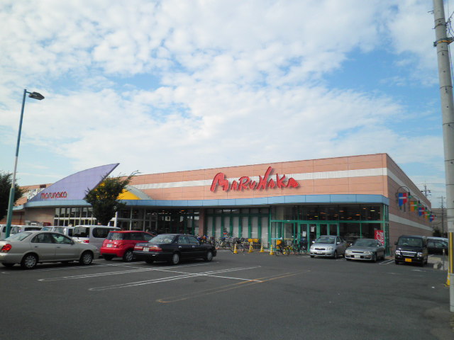 Supermarket. 640m to Sanyo Marunaka Izumiotsu store (Super)