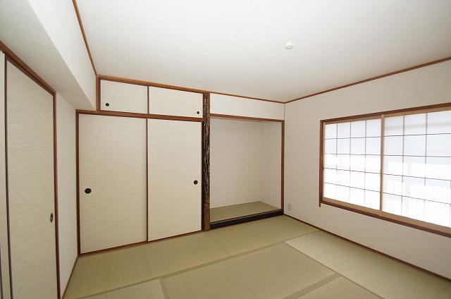 Non-living room. Cross Insect / Tatami had made