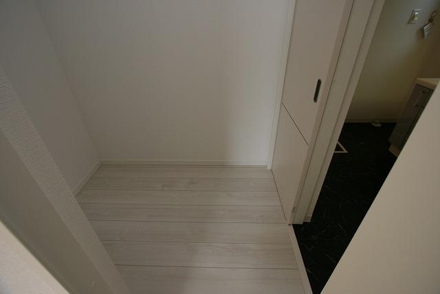 Receipt. Internal food storage