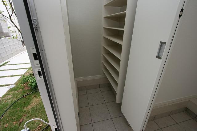 Receipt. To always clean tidy the entrance!