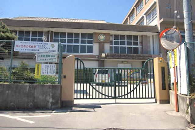 Primary school. 550m to the north Matsuo Elementary School