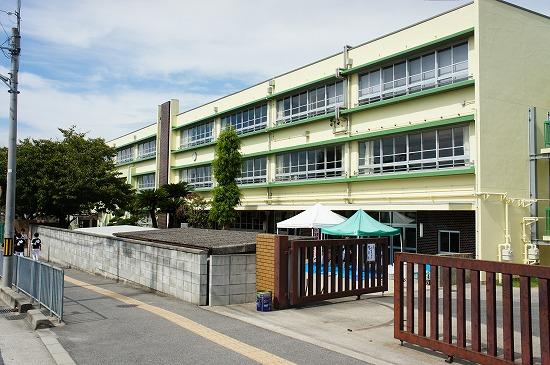 Primary school. 605m until Izumi City black swan Elementary School
