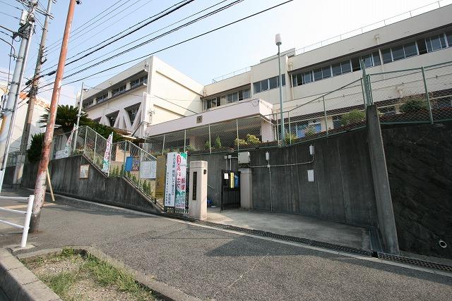 Primary school. Shinta until elementary school 870m