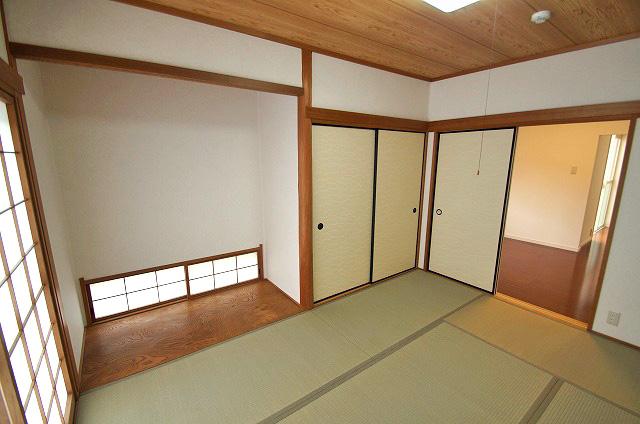Non-living room. cross ・ Sliding door ・ Shoji re-covered settled / Tatami had made