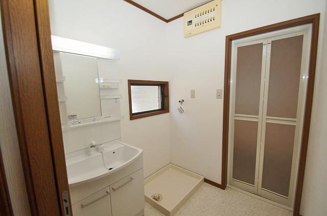 Wash basin, toilet. cross ・ Floor CF re-covered settled