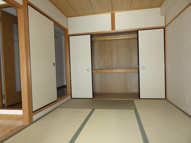 Other room space. It is soothing space (Japanese-style) ^^